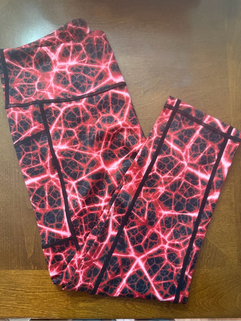 Constantly Varied Gear Red Electricity capris size Medium